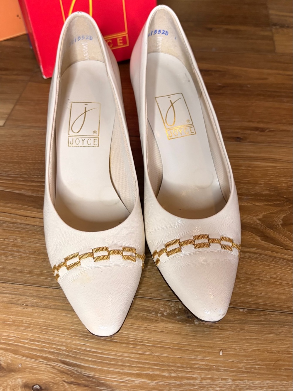 Vintage 1990s Joyce Ivory Leather Pumps Gold Chain Heels Original Box